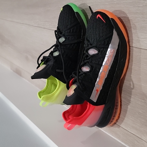 LeBron James Nike basketball shoes size 6.5y - Picture 2 of 6